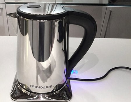 Frigidaire FD 2119 1.7 L 220 volt stainless steel, Cordless Kettle 220v 240 volts 50 hz - 220 - Electronics