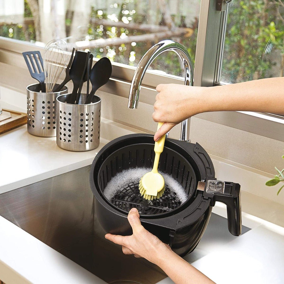 Black and Decker 220 volt Digital Air Fryer AF400 - B5 4 Liter Air Fryer 220V 240 Volts 50 hz - 220 - Electronics