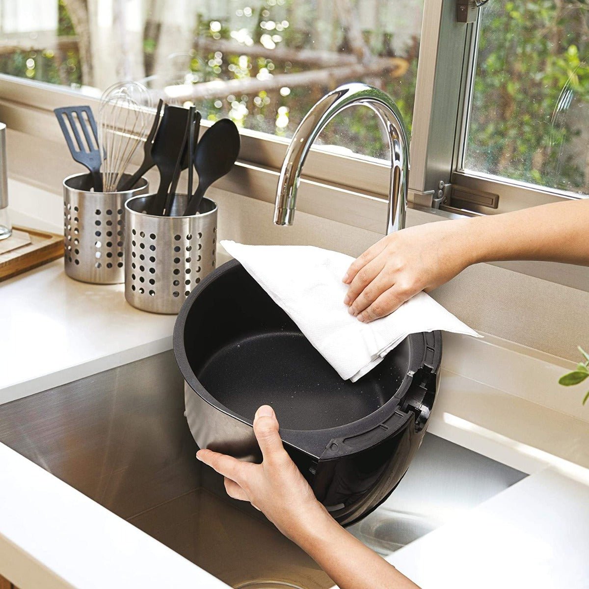 Black and Decker 220 volt Digital Air Fryer AF400 - B5 4 Liter Air Fryer 220V 240 Volts 50 hz - 220 - Electronics