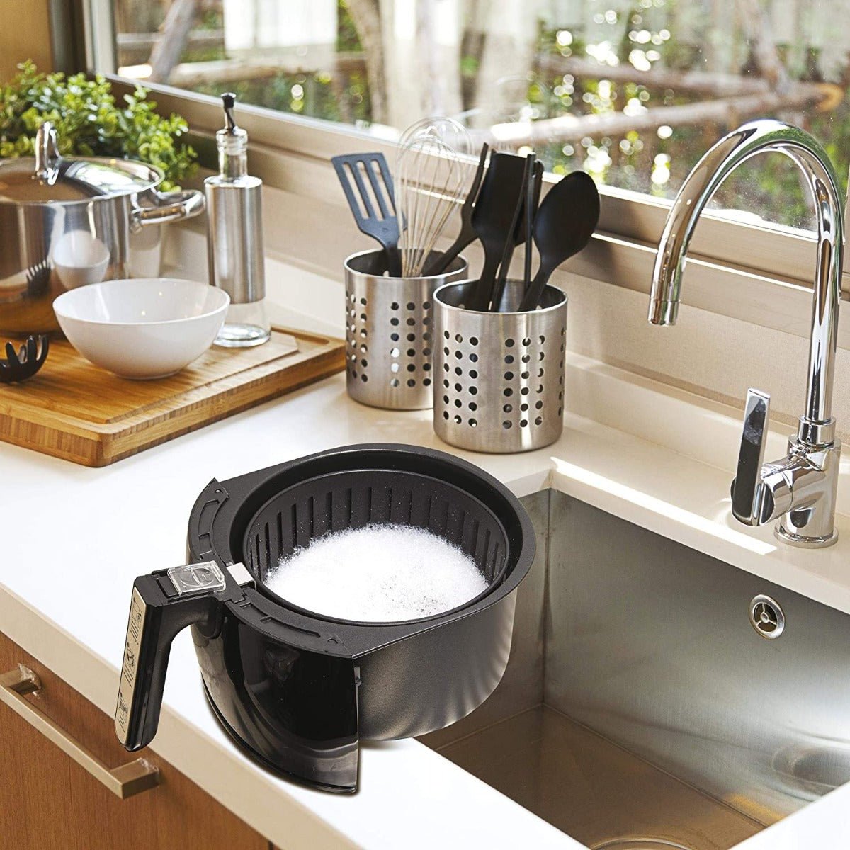 Black and Decker 220 volt Digital Air Fryer AF400 - B5 4 Liter Air Fryer 220V 240 Volts 50 hz - 220 - Electronics