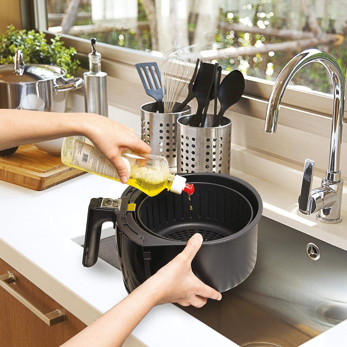 Black and Decker 220 volt Digital Air Fryer AF400 - B5 4 Liter Air Fryer 220V 240 Volts 50 hz - 220 - Electronics