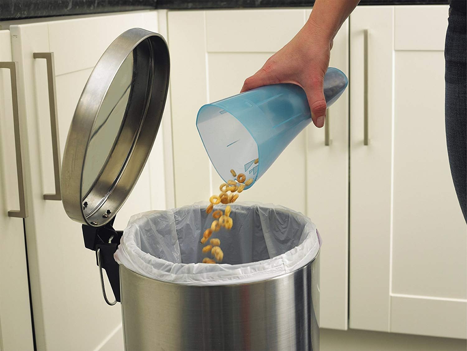 Black and Decker NW4820 220 volt wet / dry dust buster vacuum cleaner 220v 240 volts 50 hz - 220 - Electronics