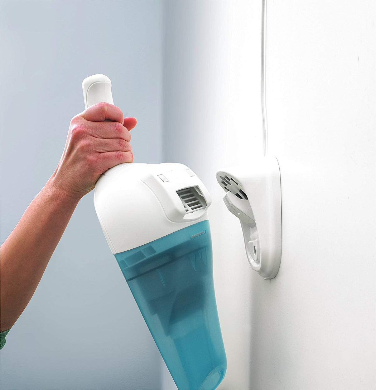 Black and Decker NW4820 220 volt wet / dry dust buster vacuum cleaner 220v 240 volts 50 hz - 220 - Electronics