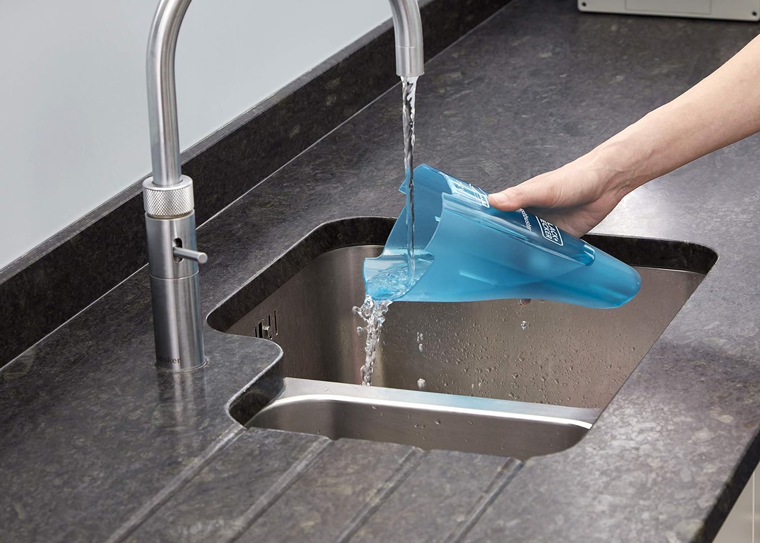 Black & Decker 220 volt Wet Dry Hand Held vacuum WDC115WA - B5 Wet Dry Dustbuster 220v 240 volt 50 hz 60 hz - 220 - Electronics