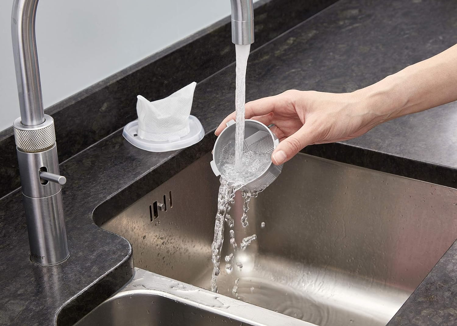 Black & Decker hand held vacuum 220 volt dustbuster vacuum NVC115JL - B5 3.6 V Cordless handheld vacuum cleaner - 220 - Electronics