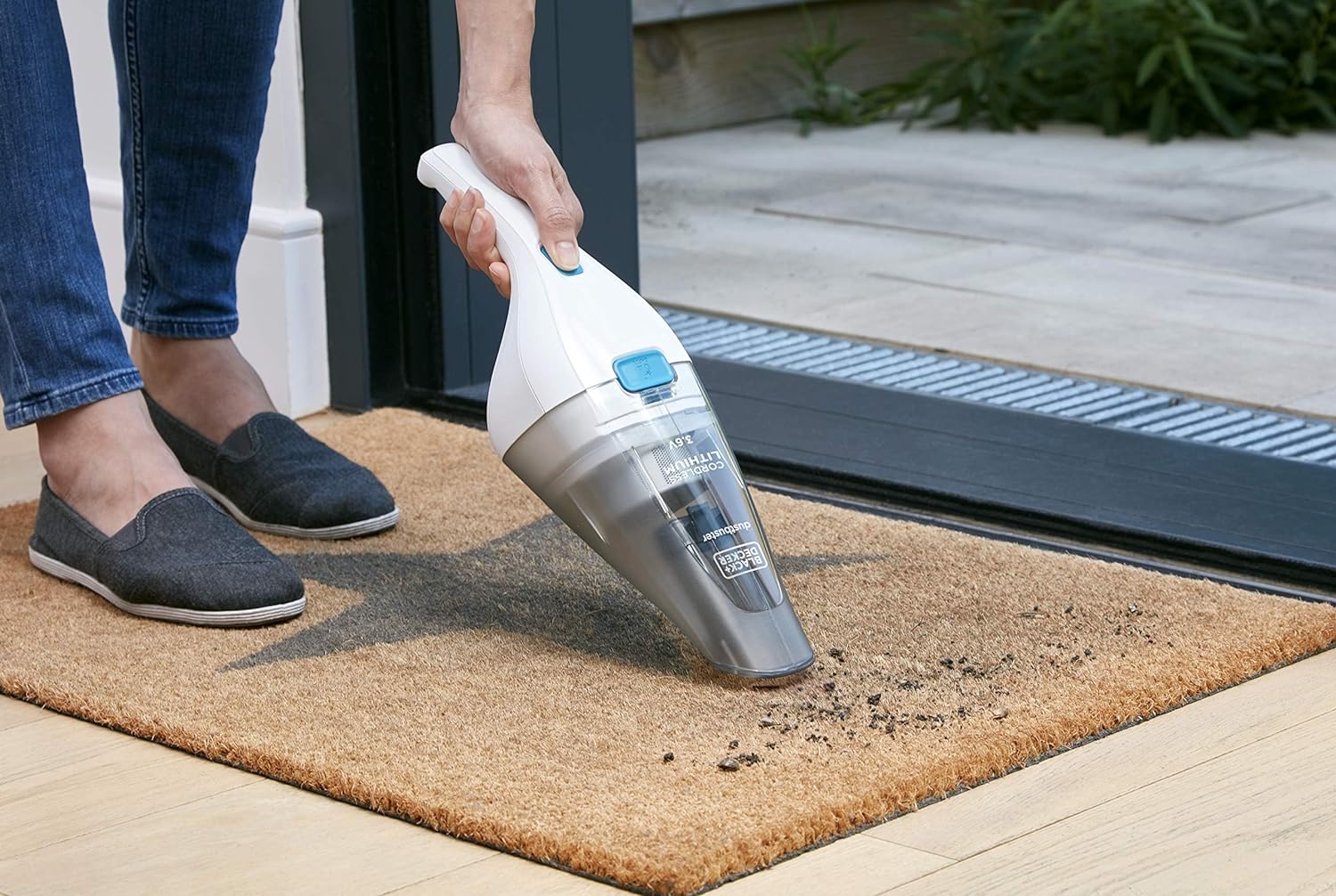 Black & Decker hand held vacuum 220 volt dustbuster vacuum NVC115JL - B5 3.6 V Cordless handheld vacuum cleaner - 220 - Electronics