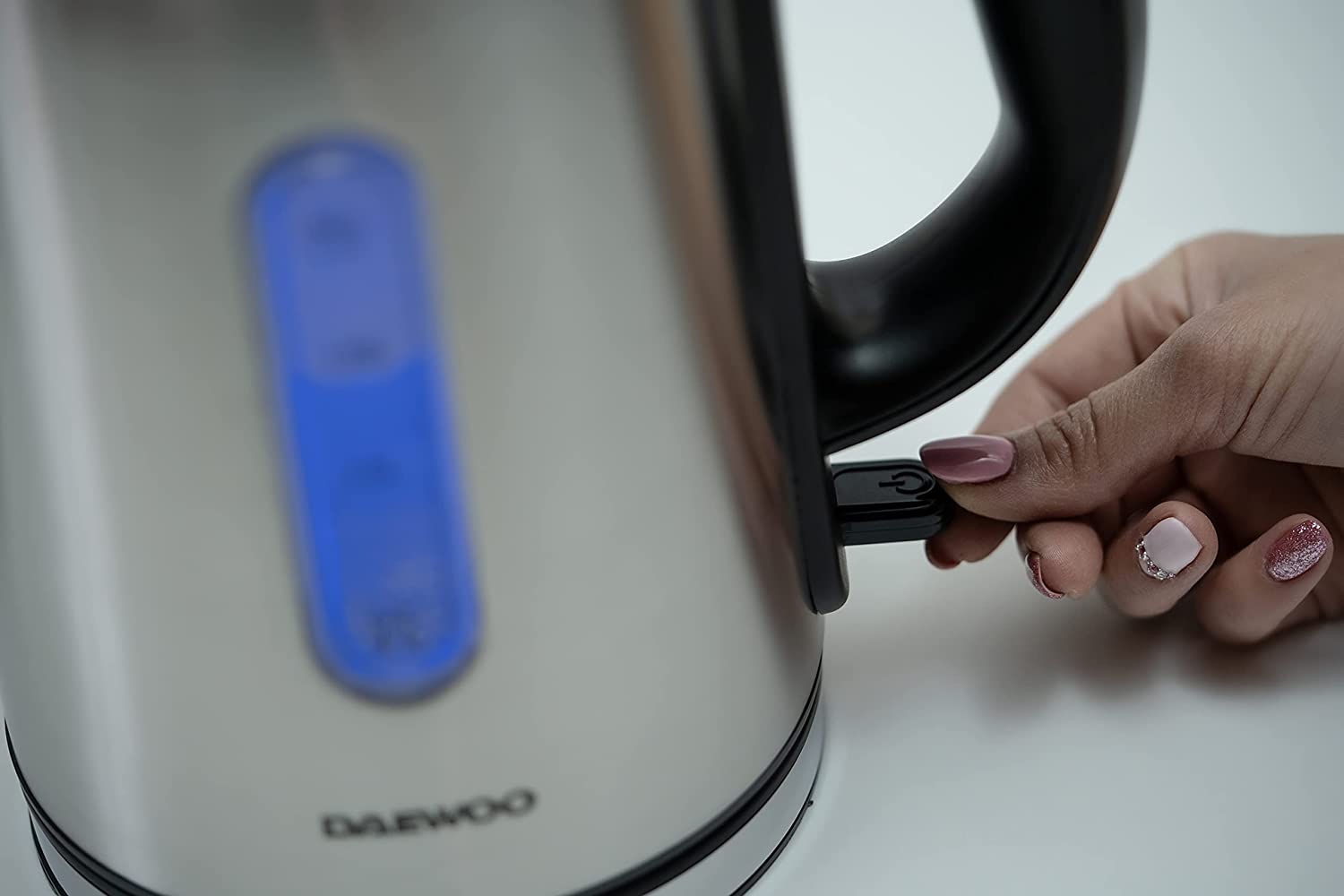 Daewoo DEK1237 Stainless Steel 1.7 liter Cordless Jug Kettle 220 v 240 volt 50 hz - 220 - Electronics