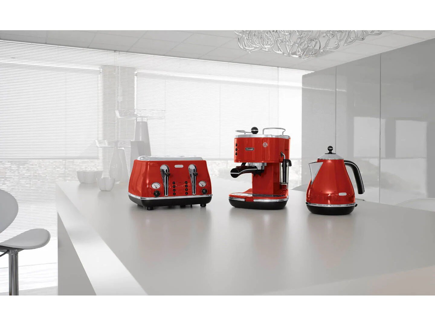 Delonghi 220 volt Kettle Red Color KBO3001.R 220v 240 volts - 220 - Electronics