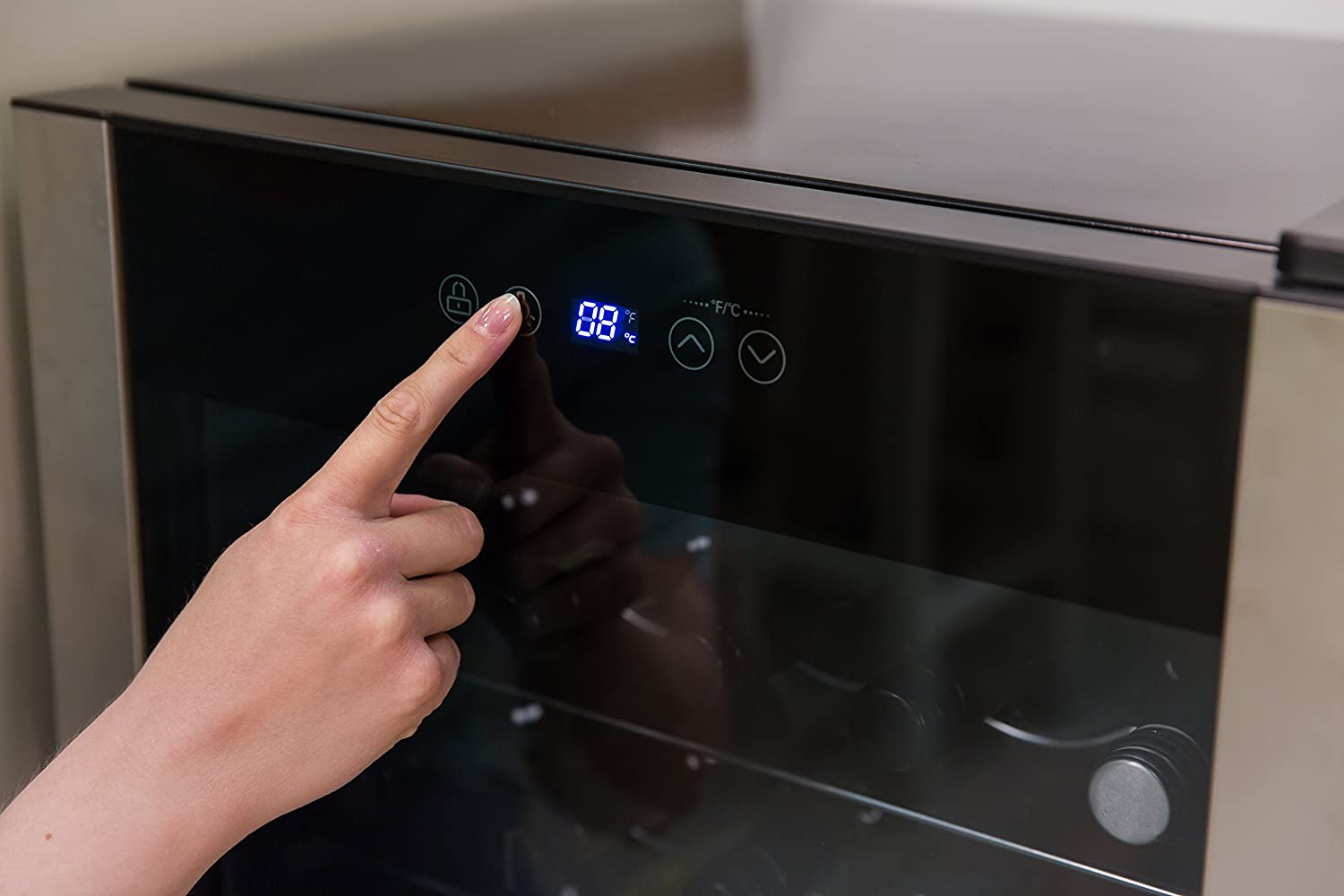 Russell Hobbs 220 volts 34 Bottle Wine Cooler RH34WC1 220v 240 volts - 220 - Electronics