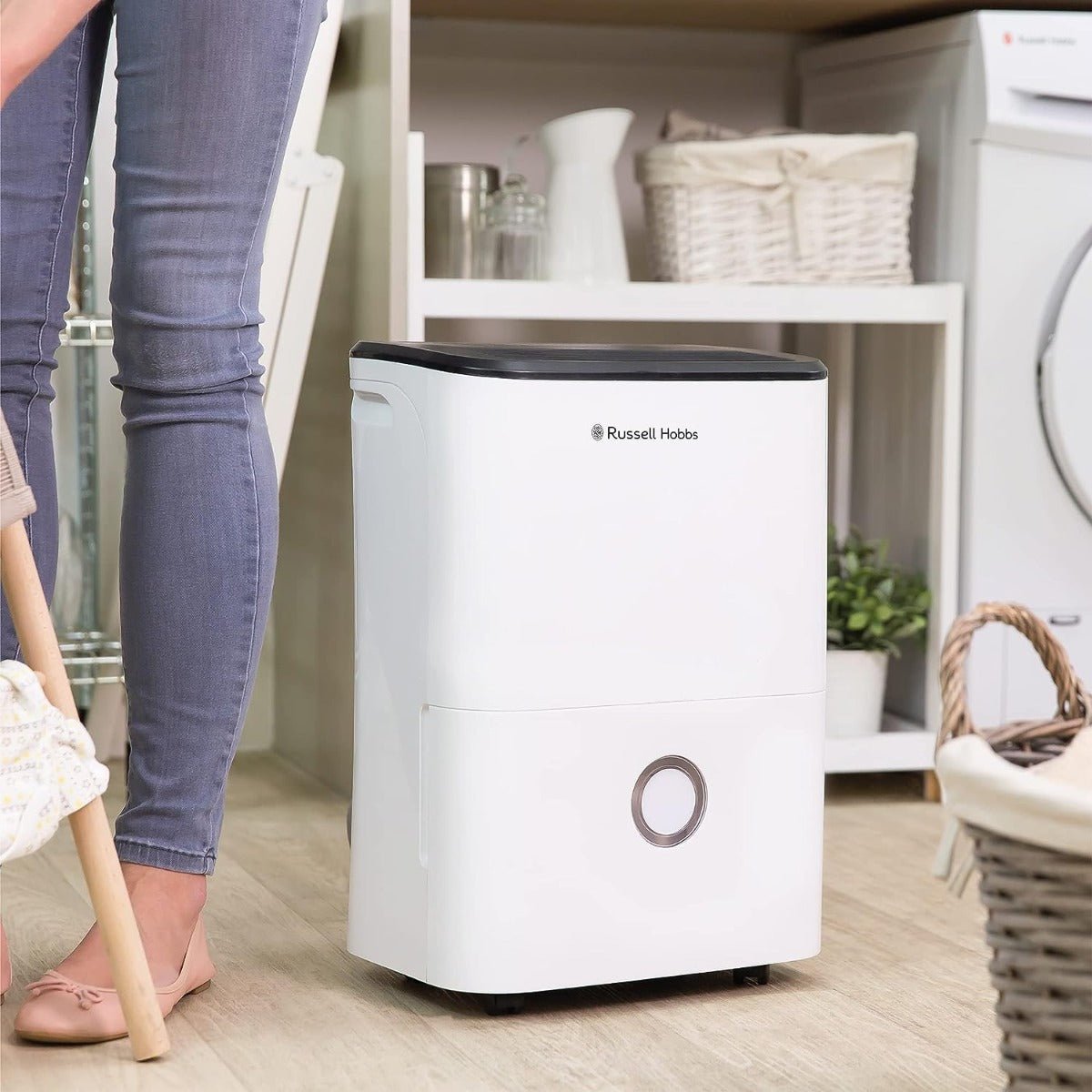 Russell Hobbs 220 volts dehumidifier 20 LIter 220v 240 volts 50 hz RHDH2002 - 220 - Electronics