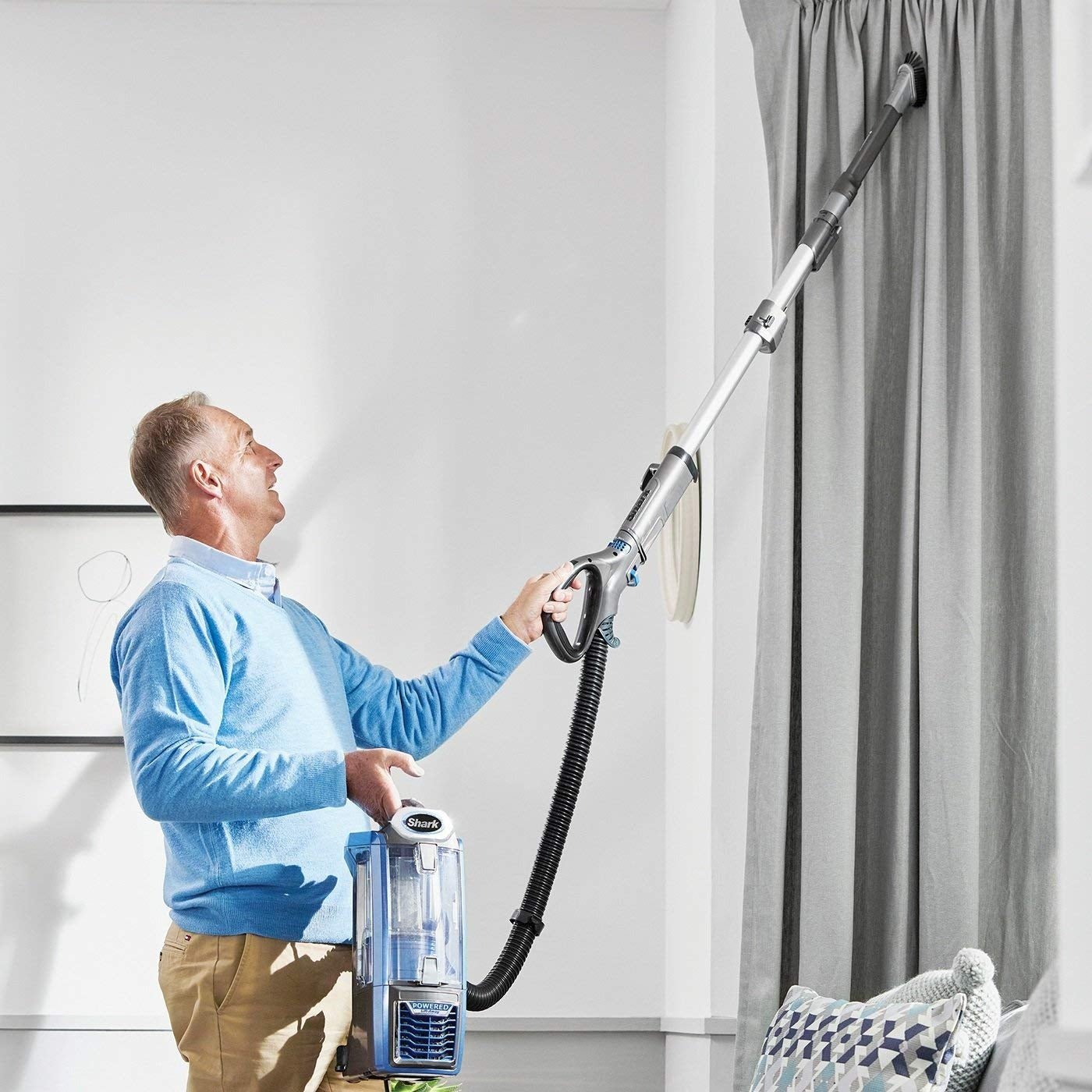 SHARK 220 Volt Vacuum NV681 UPRIGHT VACUUM CLEANER POWERED LIFT - AWAY, POWERFUL 220v 240 volts - 220 - Electronics