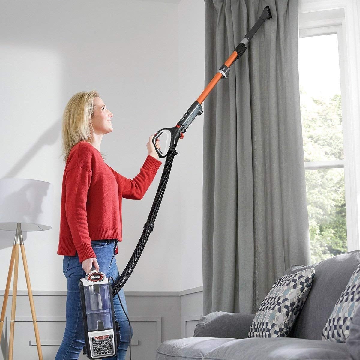 SHARK 220 volt vacuum NV801 UPRIGHT VACUUM CLEANER POWERED LIFT - AWAY, POWERFUL, WHITE AND CHARCOAL GREY 220v 240 volts - 220 - Electronics