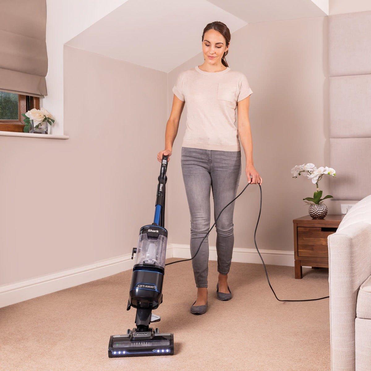 Shark NV602 220 volt Upright Vacuum Cleaner Lift Away 220v 240 volts - 220 - Electronics
