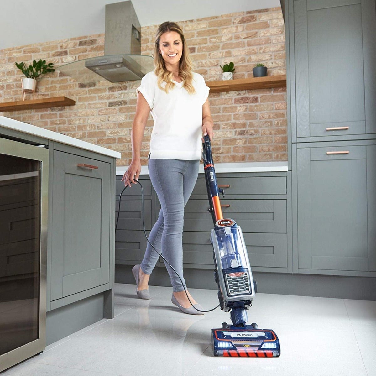Shark NZ801 220 volts Upright Vacuum with Anti - wrap Technology & Pet 220v 240 volts NZ80UKT - 220 - Electronics