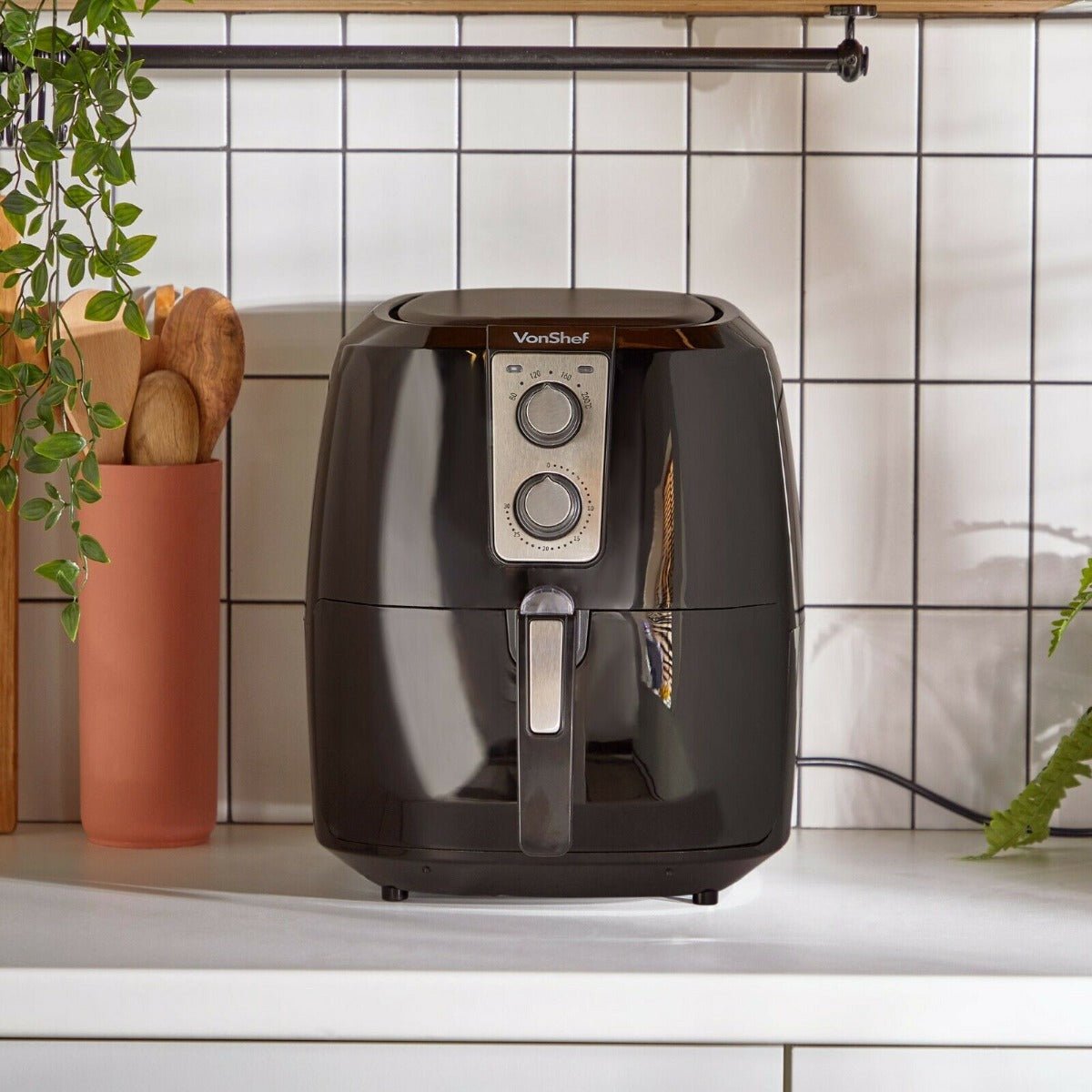 Vonhaus 220 volt Air Fryer 2000156 5.5 Liter Large Capacity Basket 1800 Watts 220v 240 volts 50 hz - 220 - Electronics