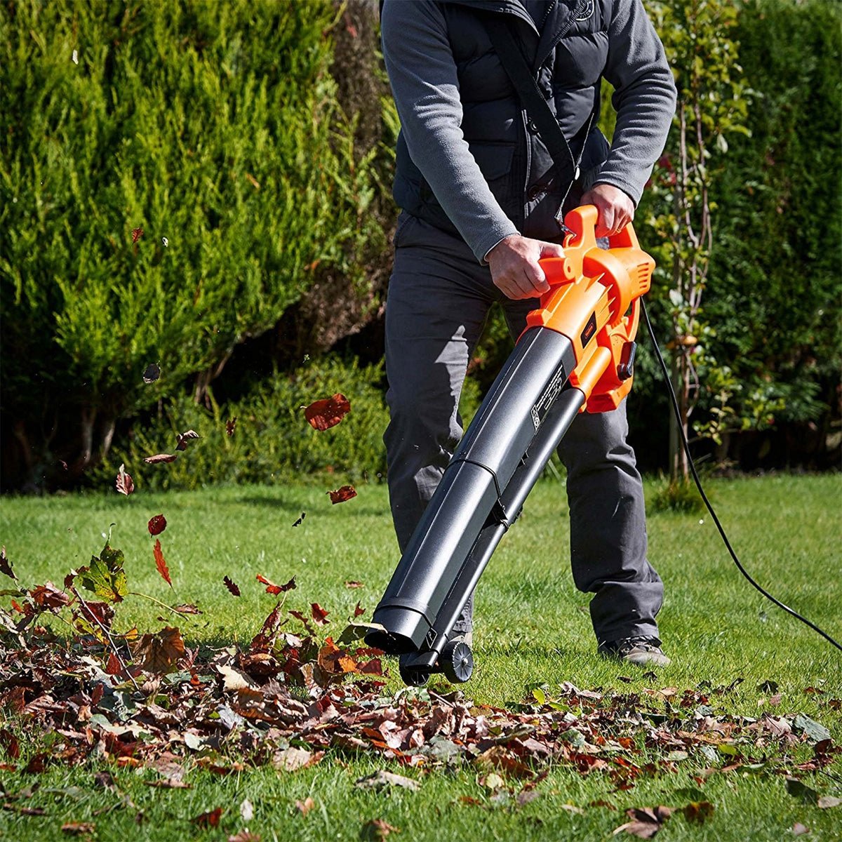 Vonhaus 2600W 3 - in - 1 Leaf Blower, Vacuum, & Mulcher for 220/240 Volts - 220 - Electronics