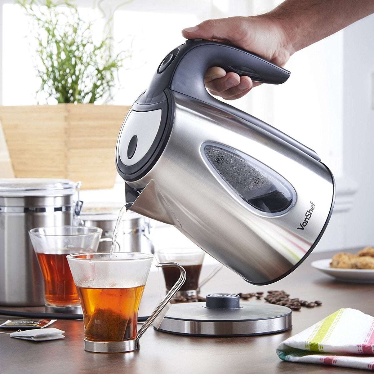 VonShef 13139 Stainless Steel Electric Cordless Kettle for 220 / 240 Volts - 220 - Electronics