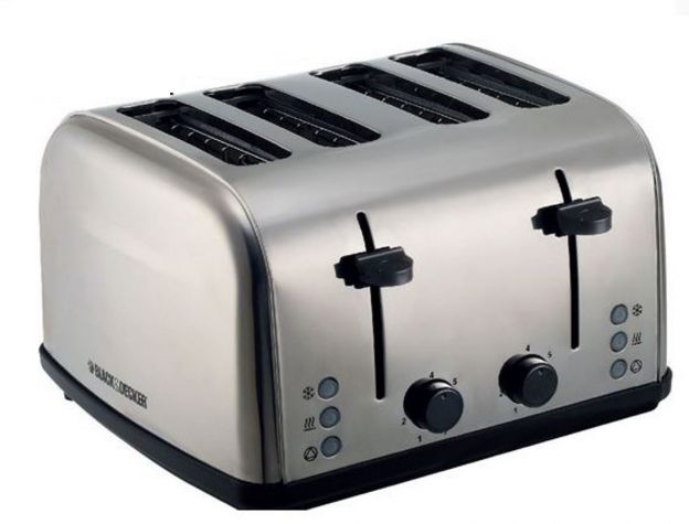 https://www.220-electronics.com/media/catalog/product/cache/06e563bb4bf8bb99ff5c3485d61b5ba4/b/l/blackdecker-4-slice-stainless-steel-cool-touch-toaster-with-crumb-tray-silver-et304-b5.jpg